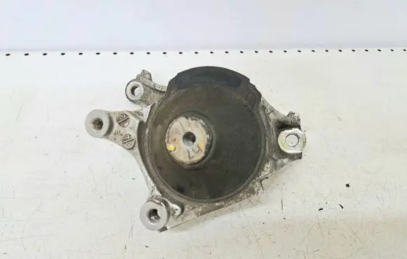 Honda Civic Engine mount bracket