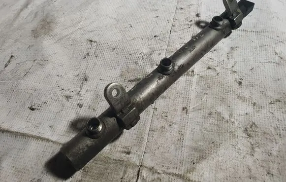 Mercedes-Benz R W251 Fuel main line pipe A6420700695 0281002504