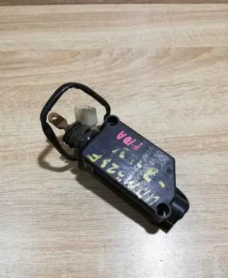 Mazda 323 Central locking motor 8300004650