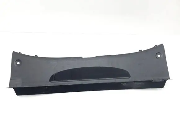 Trunk/boot sill cover protection