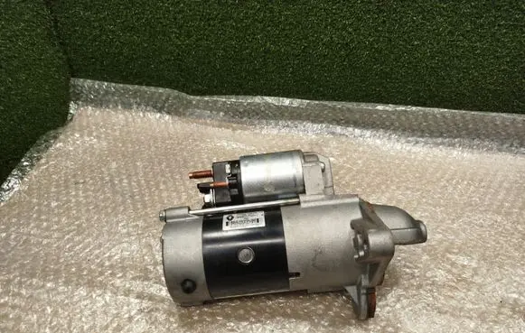 Renault Trafic III (X82) Starter motor 233001791R M001TF0871
