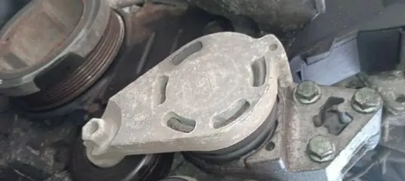 Audi A2 Generator/alternator belt tensioner 045903315A