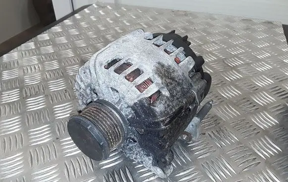 Volkswagen Golf VI Generator/alternator 03l903023f tg14c026 2607703a