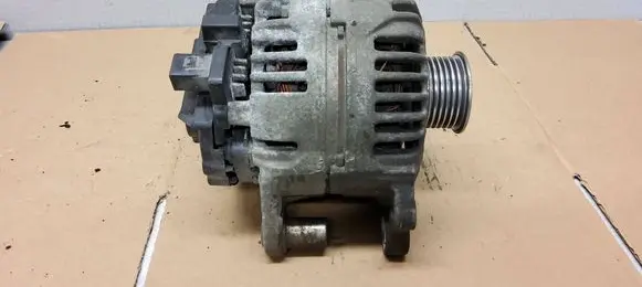 Skoda Octavia Mk2 (1Z) Generator/alternator 03C903023D 0124325128