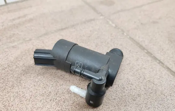Volvo V50 Windscreen/windshield washer pump 1S7117K624FE