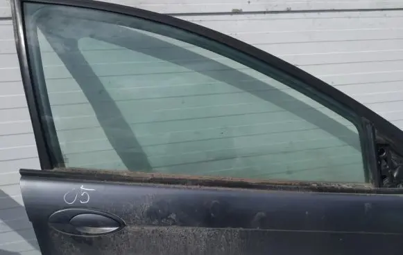 Citroen C5 Front door window glass four-door