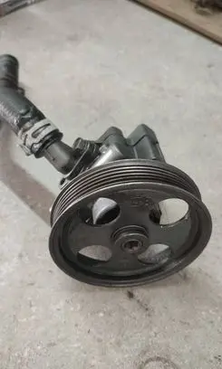 Opel Insignia A Power steering pump 55563329