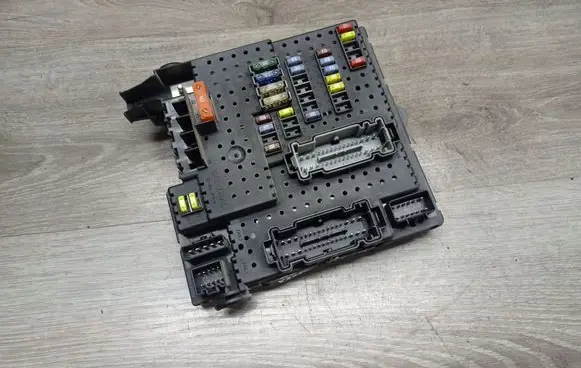 Volvo V70 Fuse module 30728512