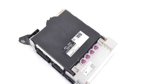 Lexus RX 450H Central body control module 8922148760