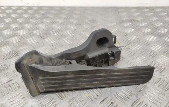 Volkswagen PASSAT CC Accelerator throttle pedal 1K1723503