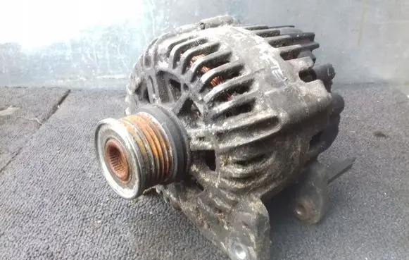 Volkswagen Crafter Generator/alternator 03L903024A
