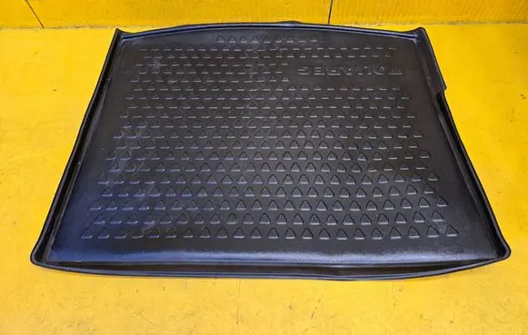 Volkswagen Touareg II Rubber trunk/boot mat liner 7P0061161