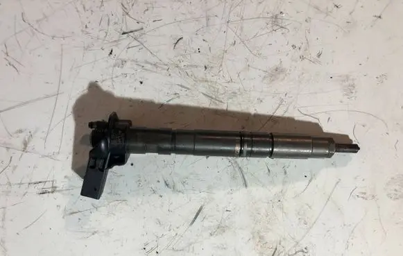 Audi A4 S4 B8 8K Fuel injector 0445116030 03L130277