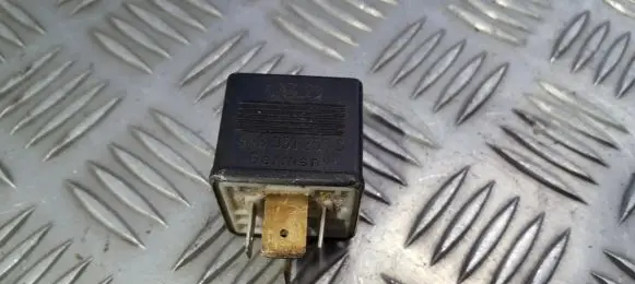 Audi A8 S8 D2 4D Other relay 443951253S 899556