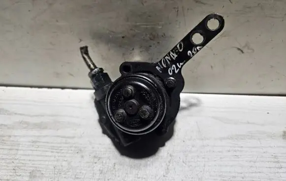 Ford Mondeo Mk III Power steering pump XS7E3A733AC