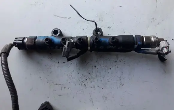 Toyota Avensis T250 Fuel distributor 
