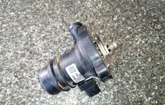 Buick Encore I Thermostat/thermostat housing 55593034