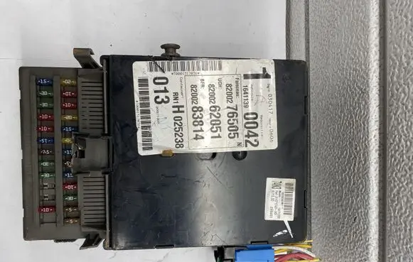 Renault Laguna II Fuse module 8200004201E