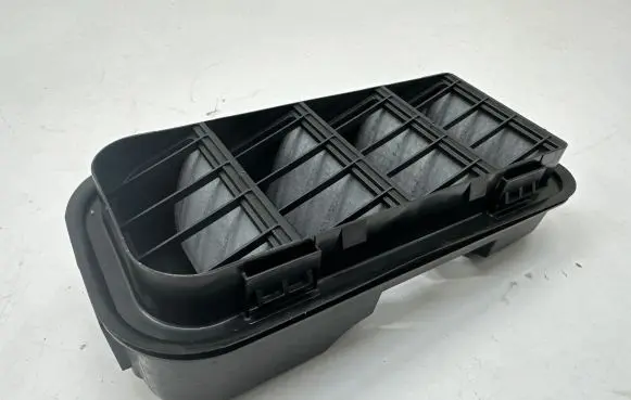 Quarter panel pressure vent