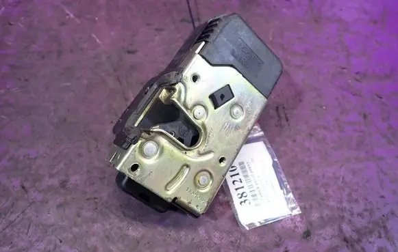 Opel Vectra B Front door lock 
