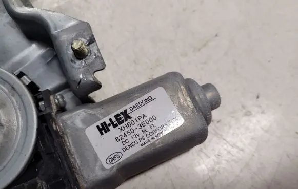 KIA Sorento Front door window regulator with motor 824503E000