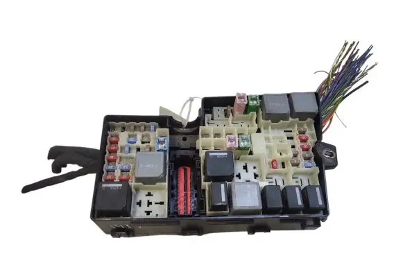 Volvo V40 Fuse module AV6T14A142AA