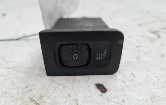 Volkswagen Golf IV Seat heating switch