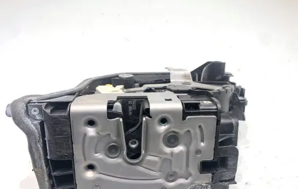 BMW 5 G30 G31 G38 Front door lock 7477685