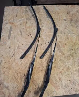 Dodge RAM Front wiper blade arm 89813805 89813813