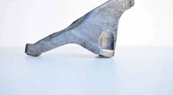 Audi A4 S4 B7 8E 8H Engine mounting bracket 8E0199307S