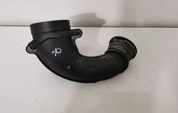 BMW X7 G07 Air intake hose/pipe 8689758