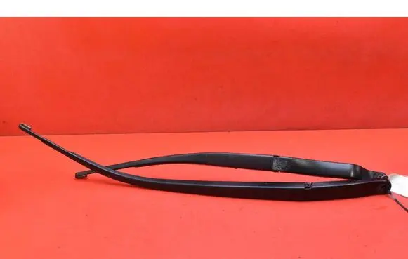 Honda CR-V Front wiper blade arm 