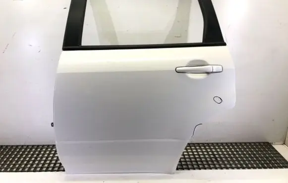 Mitsubishi Outlander Rear door