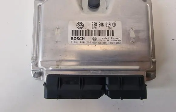 Volkswagen PASSAT B5 Engine control unit/module 038906019CD 0281010218