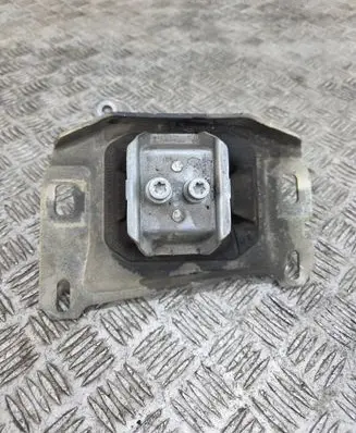 Engine mount bracket