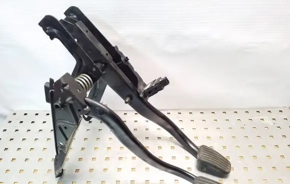 Volvo XC70 Pedal assembly 