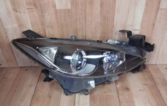 Mazda 3 III Headlight/headlamp BHR151030