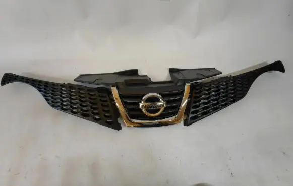 Nissan Juke I F15 Front bumper upper radiator grill