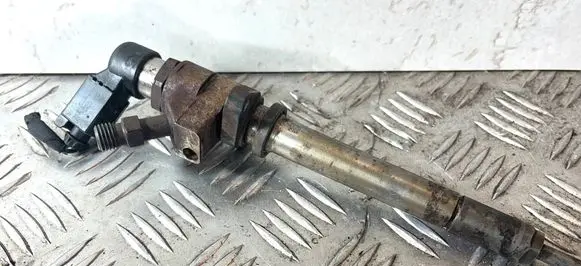 Volvo V50 Fuel injector 9657144580