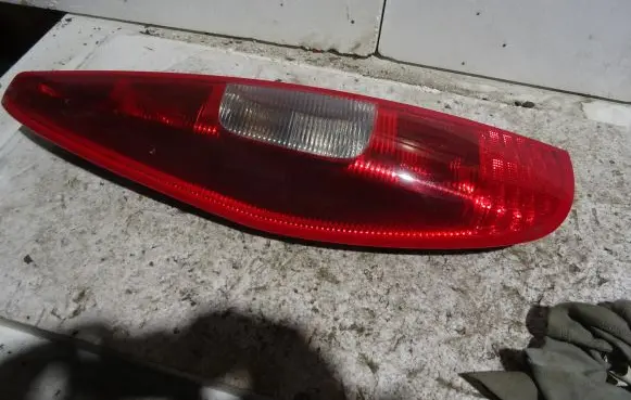 Mitsubishi Colt Rear/tail lights MR957373 27950102 03092005