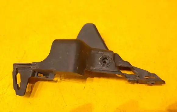 Chevrolet Camaro Front bumper mounting bracket 92228095