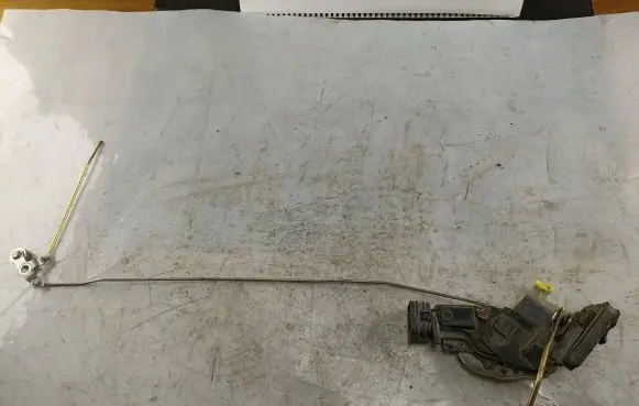 Suzuki Grand Vitara I Rear door lock 980205