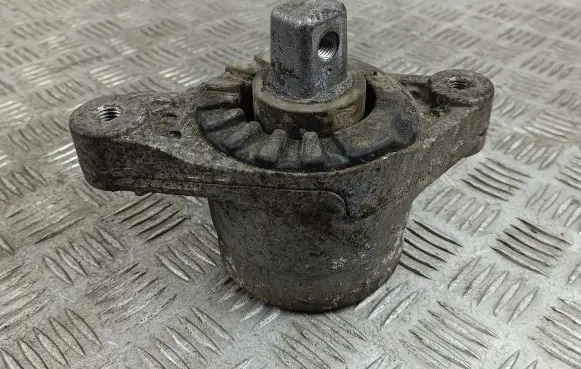 Maserati Quattroporte Engine mount bracket 06700048710