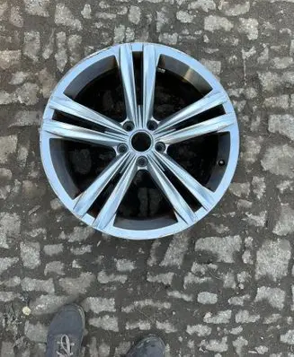 Volkswagen Tiguan R19 alloy rim 5NA601025E