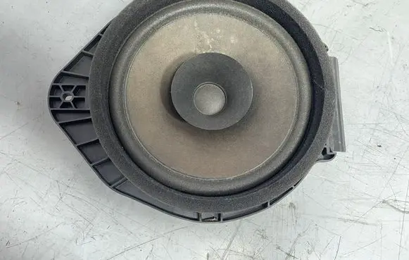 Opel Astra J Rear door speaker