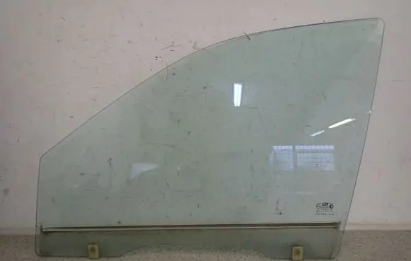 Hyundai Santa Fe Sliding door window/glass 