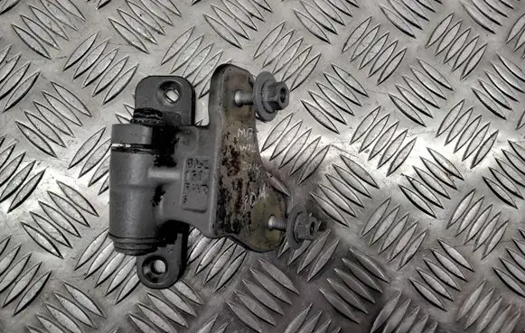 Mercedes-Benz E W212 Front door lower hinge A047058