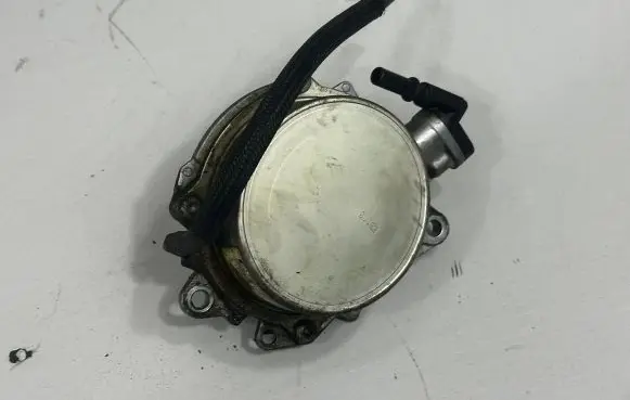 BMW 5 F10 F11 Vacuum pump 7625260