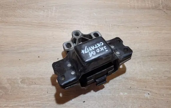 Skoda Octavia Mk2 (1Z) Engine mount bracket 1K0193555