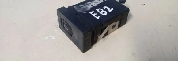 Volkswagen PASSAT B5.5 Seat heating switch 3B0963563C